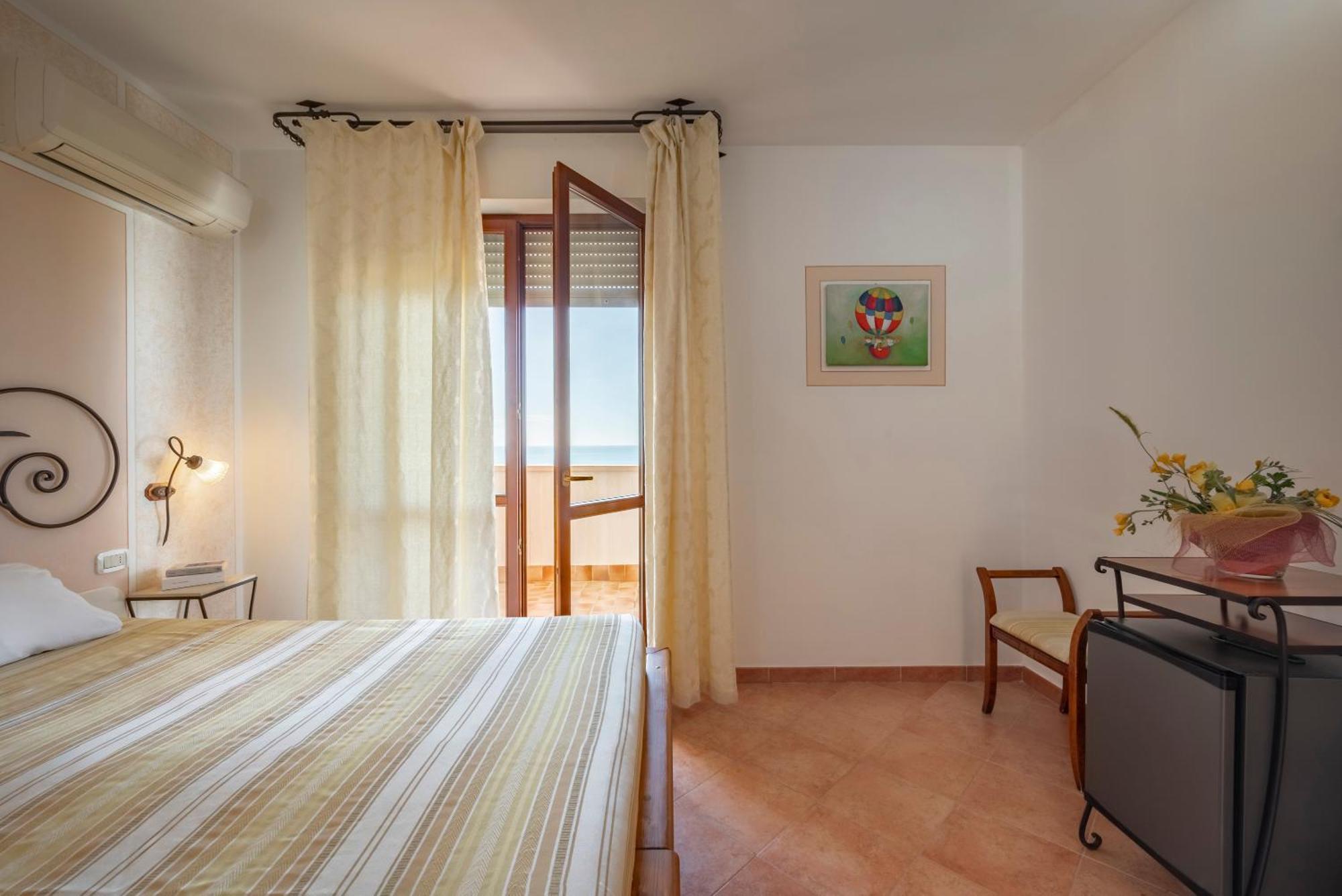 Lola Piccolo Hotel E Appartamenti Marina di Grosseto Exterior foto